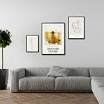 Helle Galeriewand fürs Wohnzimmer, 3 schwarze Holzrahmen thumbnail